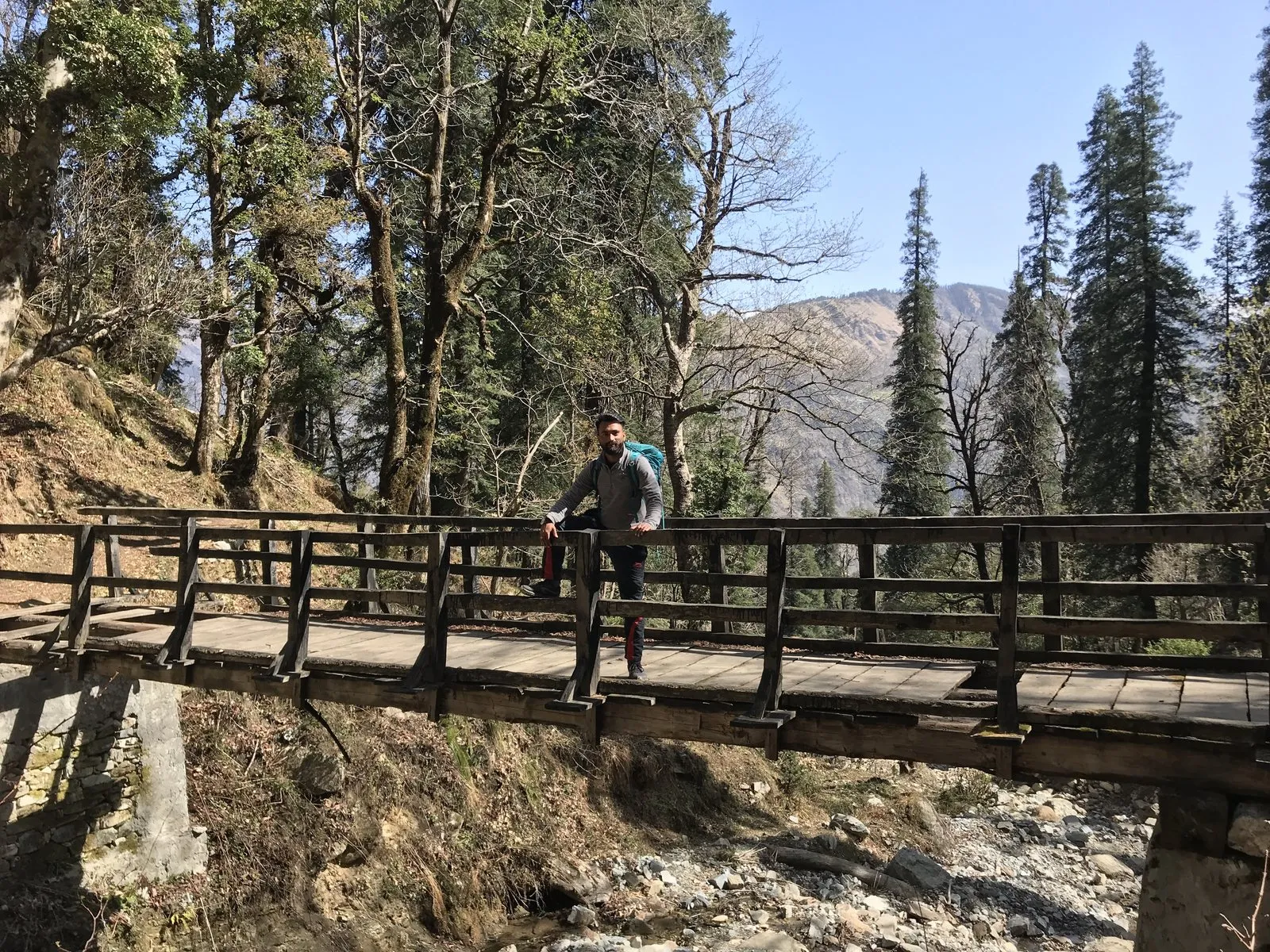 The wooden bridge near Sankri