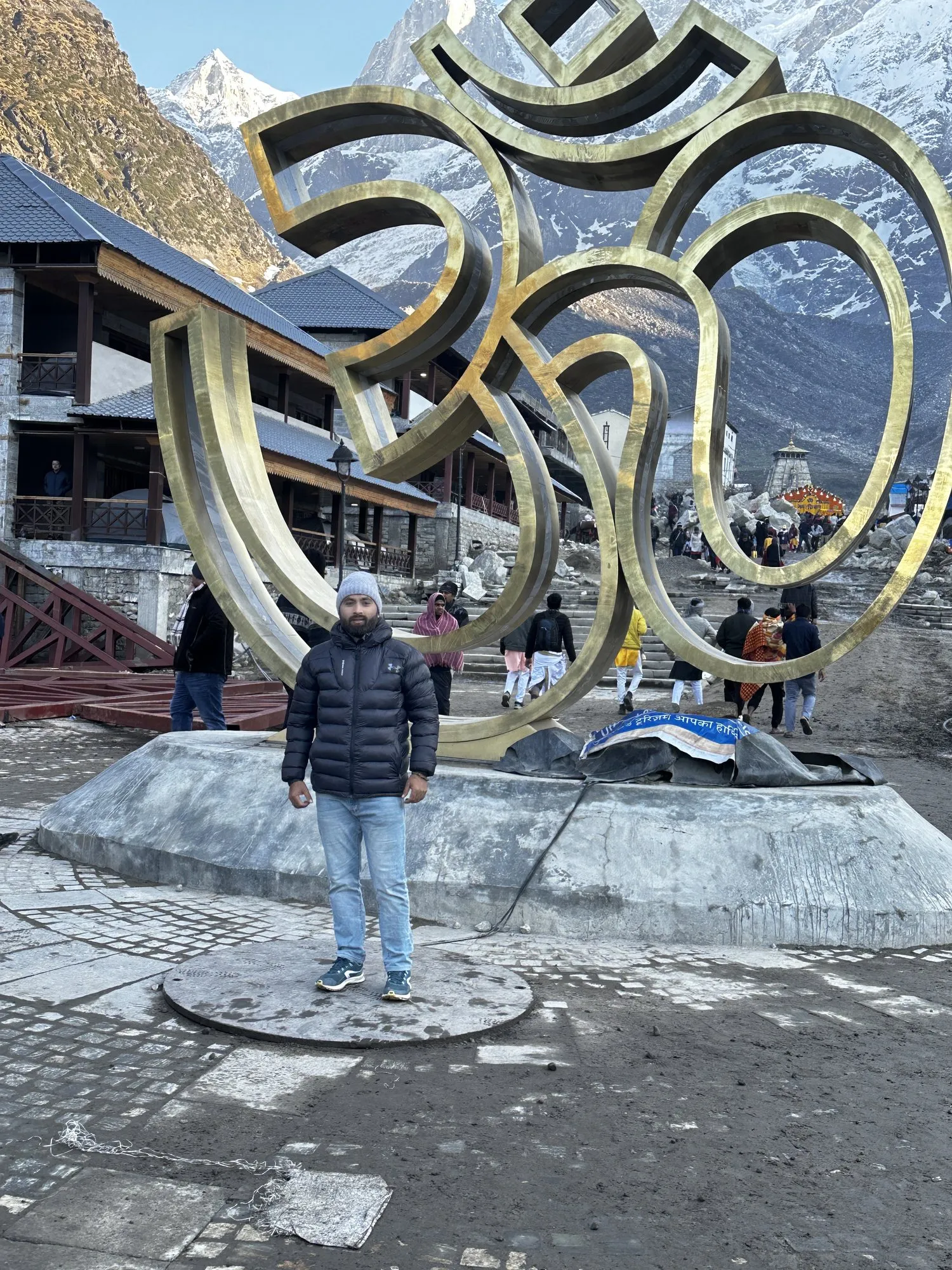 The Om sculpture at Kedarnath