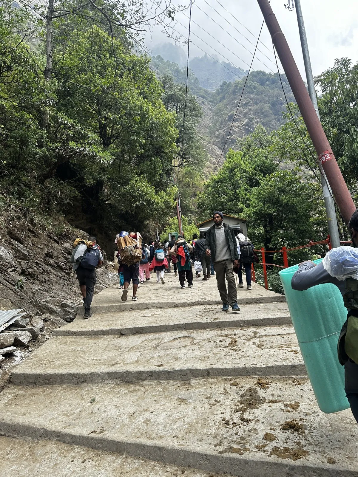 Pilgrims on the Kedarnath trail